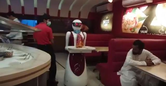 pakeateryusesrobotwaitresstoservediners